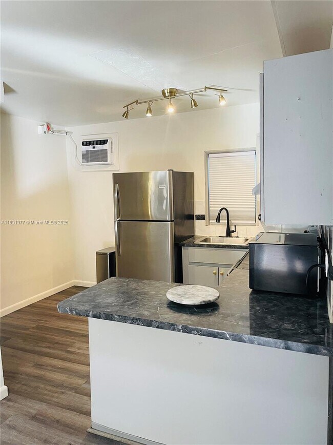 Building Photo - 1115 N 22nd Ave