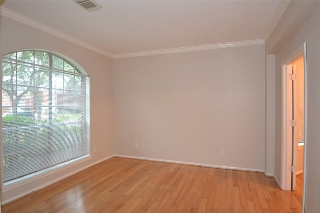 Building Photo - 15406 Amesbury Ln