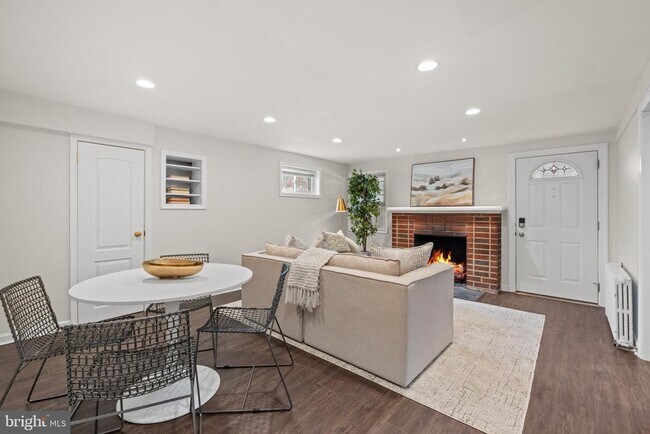 Building Photo - 1700 Dewitt Ave