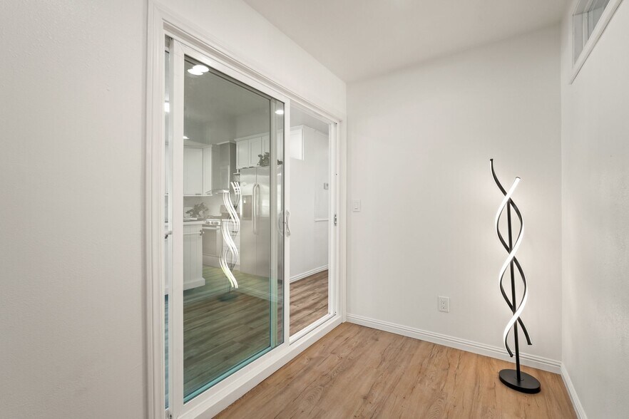 Building Photo - 27480 Cherry Creek Dr