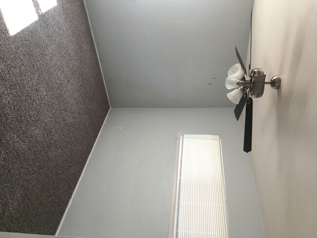 Building Photo - 3 Bed / 1 Bath Home Near Bakersfield College – $1,725 + Deposit