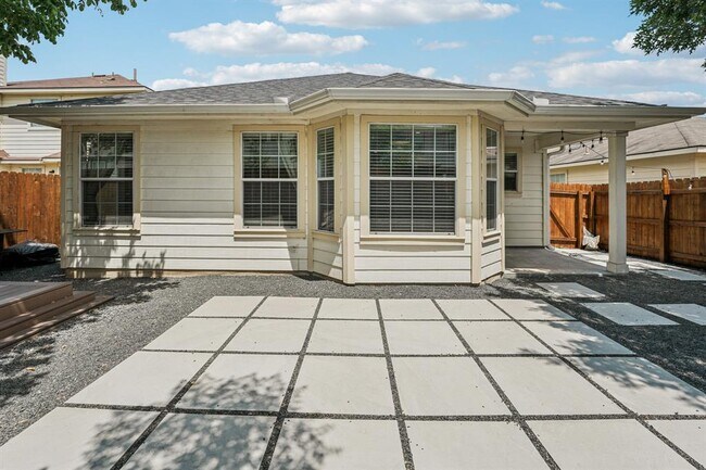 Building Photo - 7825 Tee Dr