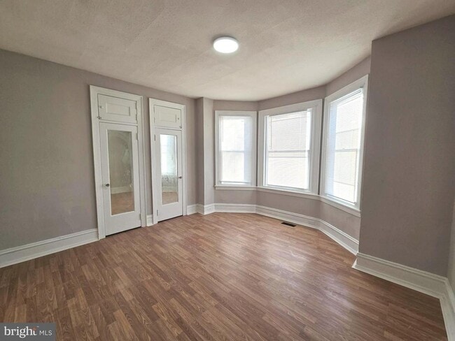 Building Photo - 5825 Ashland Ave