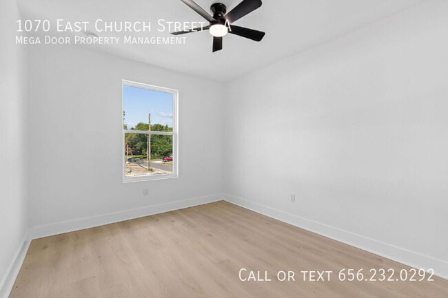 Building Photo - 1070 E Church St