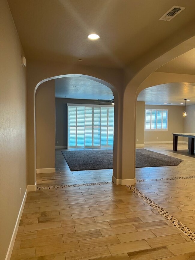 Building Photo - Charming 3 bedroom 2 bathroom with an office, located in Quail Run