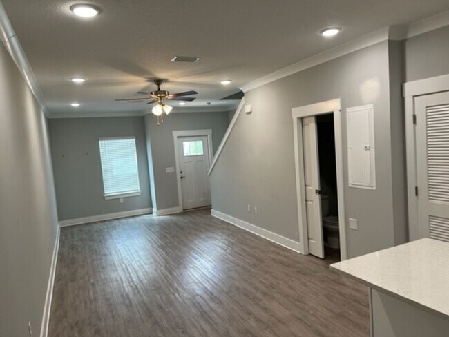 Building Photo - 318 N Sand Palm Rd