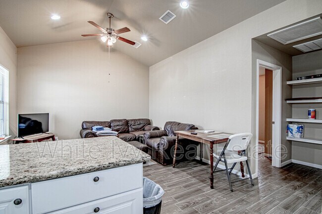 Building Photo - 875 FM 1696