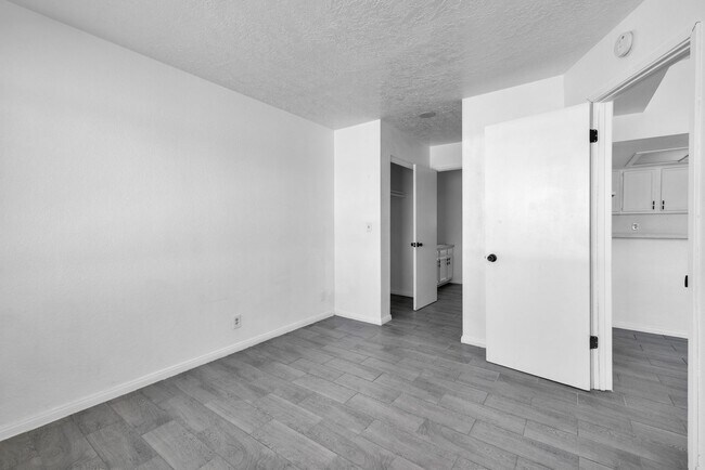 Building Photo - 74077 Cactus Dr