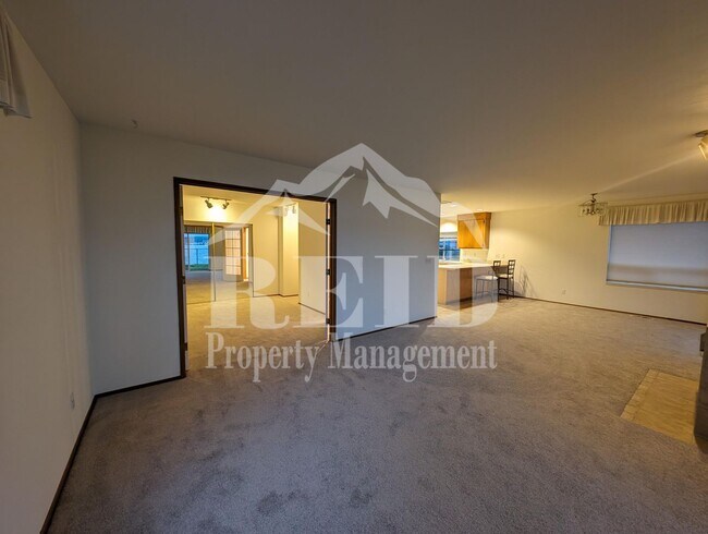 Building Photo - 307 Shore Dr