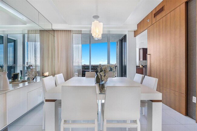 Building Photo - 16001 Collins Ave