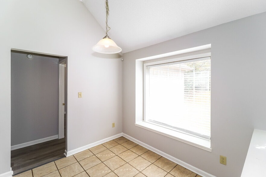 Building Photo - 10109 Lynham Dr