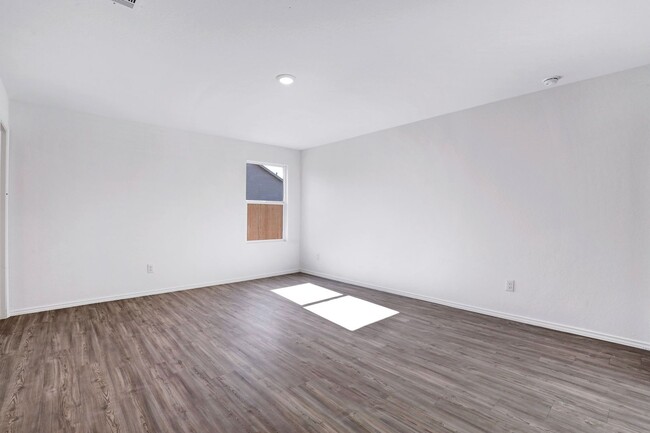 Building Photo - ***APPLICATION CURRENTLY UNDER REVIEW***MO...