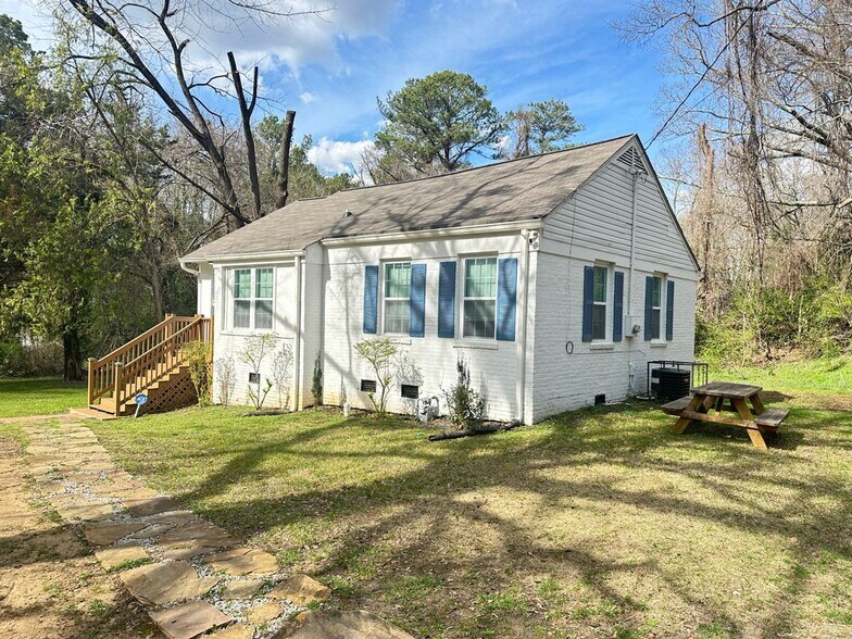 Primary Photo - 285 Whitaker Cir NW