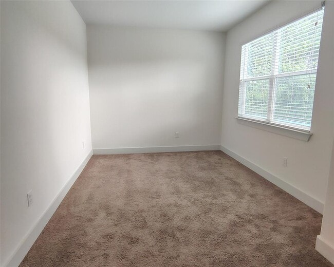 Building Photo - 2214 Capulet St