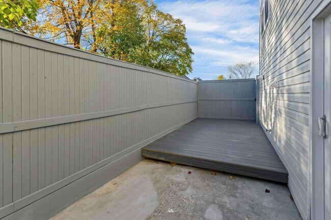 Building Photo - 187 West Ave