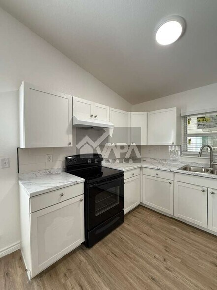 Building Photo - 7729 Narrow Pass St