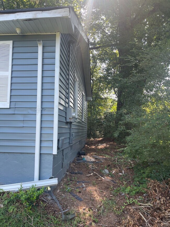 Building Photo - 1647 Bridgeport Dr NW
