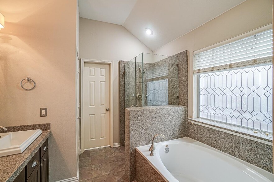 Building Photo - 9142 Crenshaw Ln