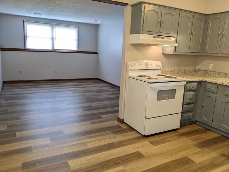 Building Photo - 303 N 6th St