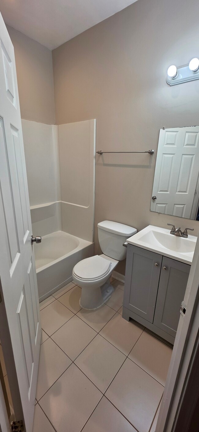 Building Photo - 238 N Rose St