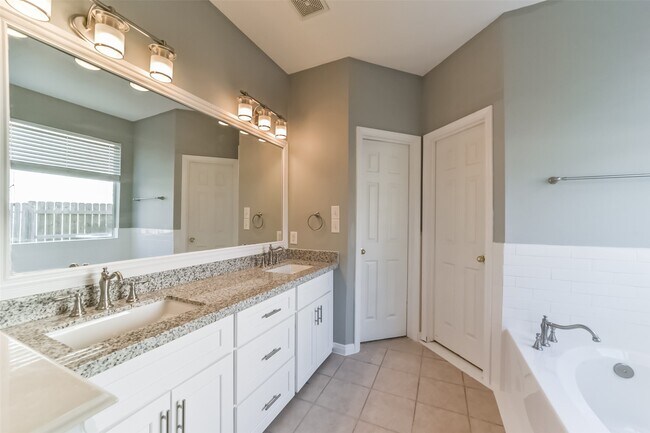 Building Photo - 440 Mystic Trail Loop