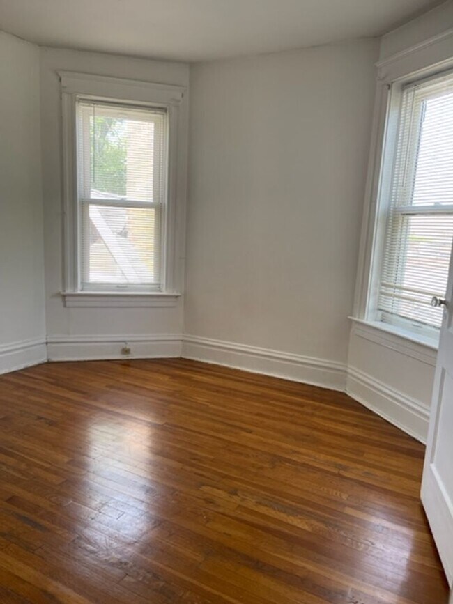 Building Photo - 6025 Pershing Ave