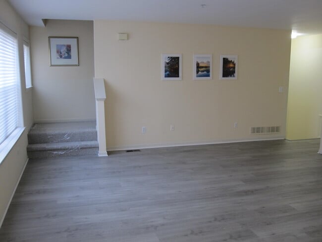 Building Photo - 2806 Barclay Wy