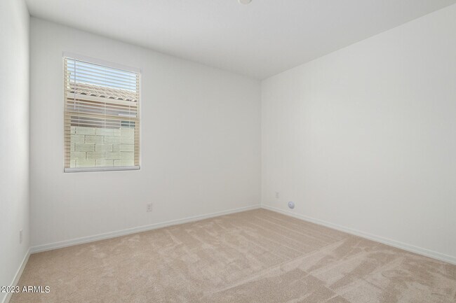 Building Photo - 17318 W Surrey Dr