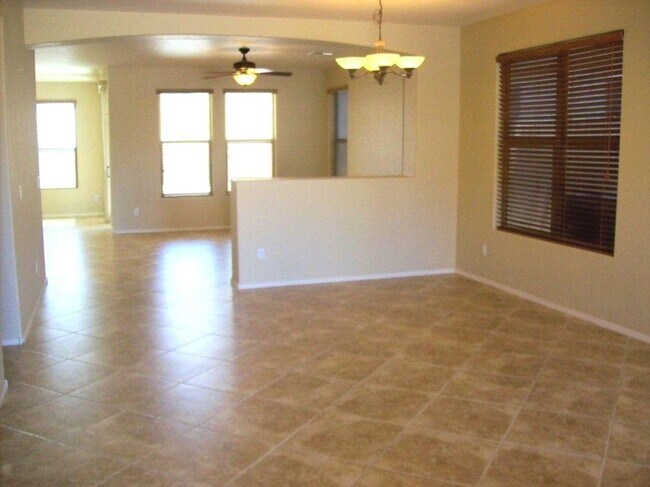 Building Photo - San Tan Heights