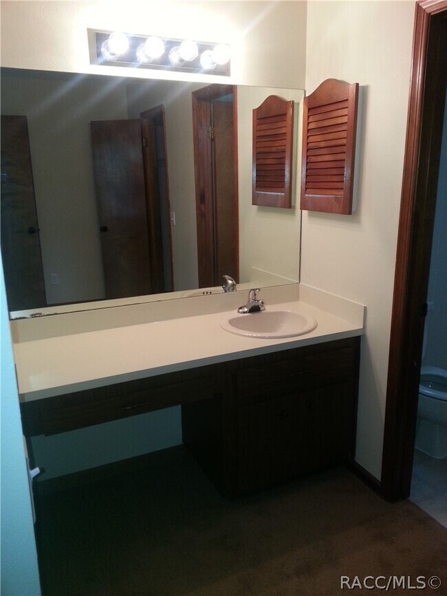 Building Photo - 210 Talmage Ave