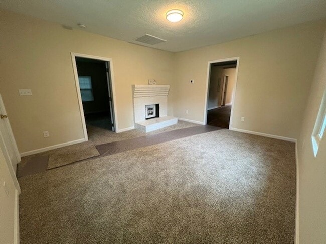 Building Photo - Newly Remodeled 3 Bedroom, 1 Bath Home
