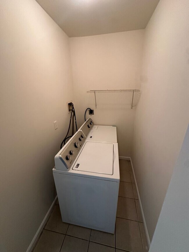 Building Photo - Spring St. 227-231