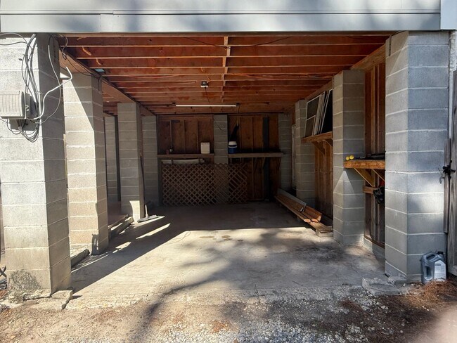 Building Photo - Cottage On The Water