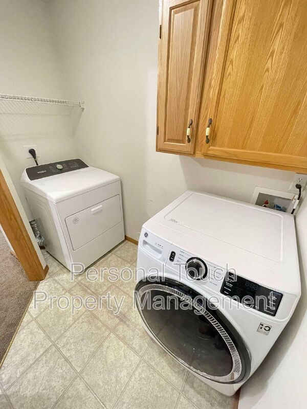 Building Photo - 2510 Amber Valley Ct S