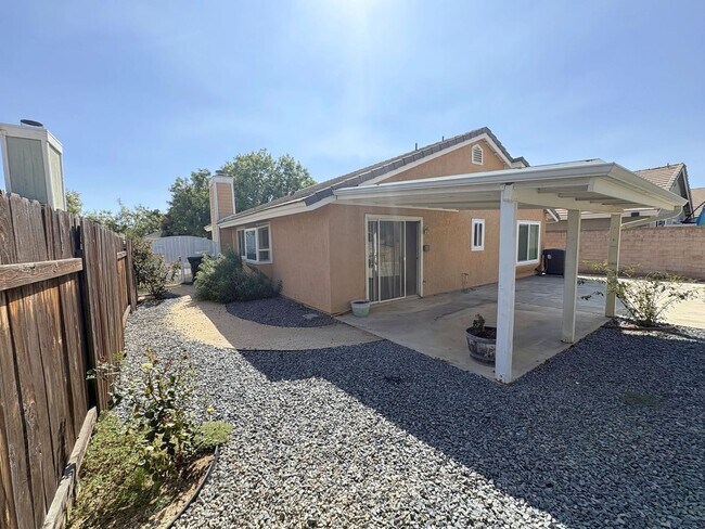 Building Photo - Beautiful Home in a Cul-de sac