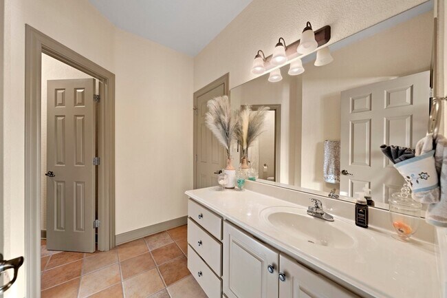 Building Photo - 3404 Comanche Trace Dr