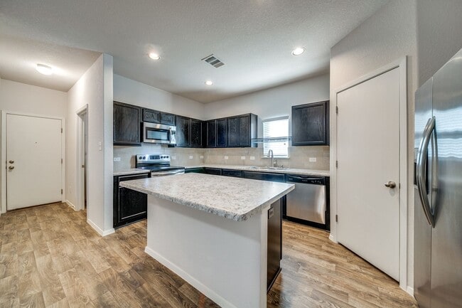 Building Photo - 3-BEDROOM HOME IN CROSSING AT WINDCREST