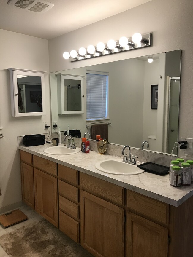 Building Photo - 8419/8421 NE 56th Street