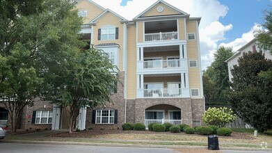 Building Photo - **$300 Off First Month's Rent** 2 Bedroom ...