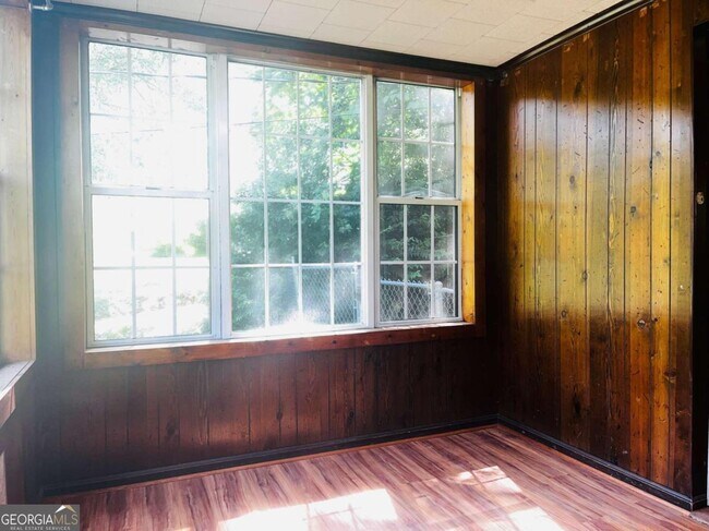 Building Photo - 507 Sylvan Dr