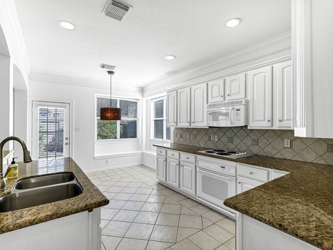 Building Photo - 5407 Lake Pl Dr