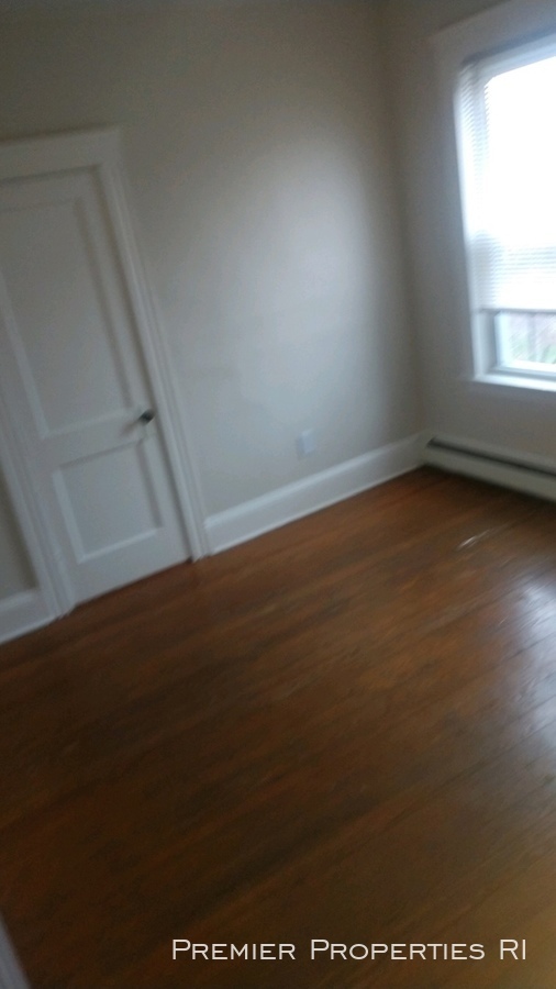 Building Photo - UPDATED 1 BED IN PAWTUCKET!!!