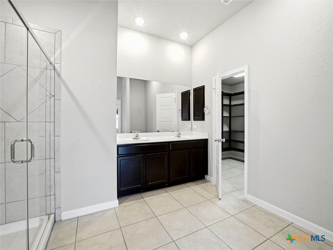 Building Photo - 1132 Amber Lk