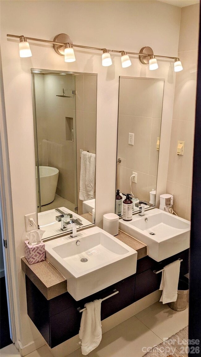 Building Photo - 341 Viburnum Way Ct