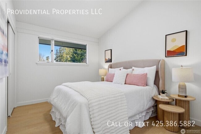 Building Photo - 527 N 200th St