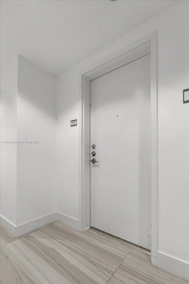 Building Photo - 3030 NE 188th St