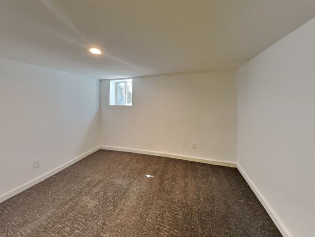 Building Photo - Gaskill Gem 4/2 with Studio ADU Included