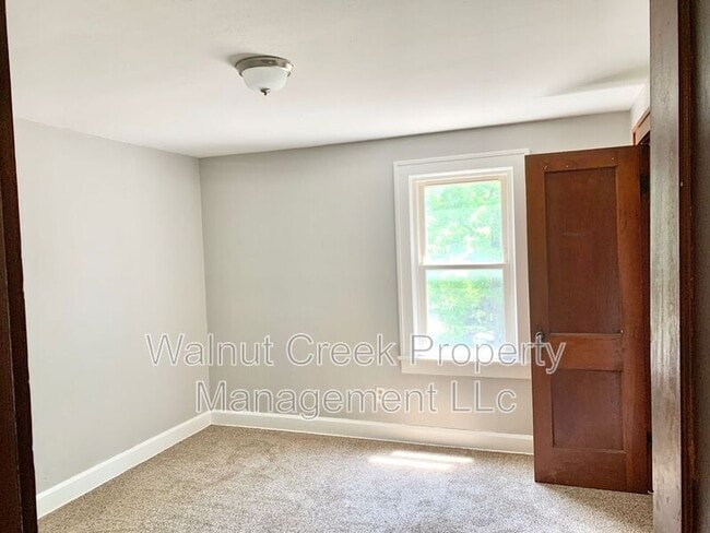 Building Photo - 1911 E 34th St