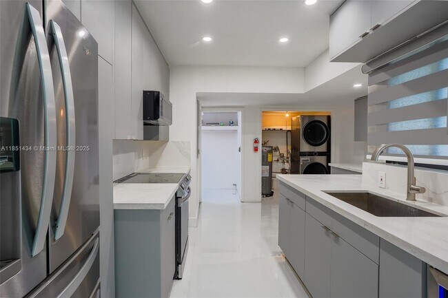 Building Photo - 840 NW 170th Terrace