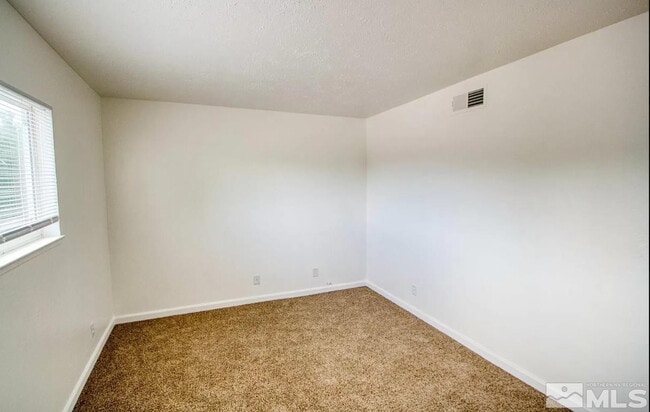 Building Photo - 1446 Model Wy